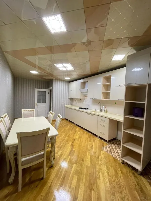 Kirayə verilir 2 otaqlı mənzil 140 m²