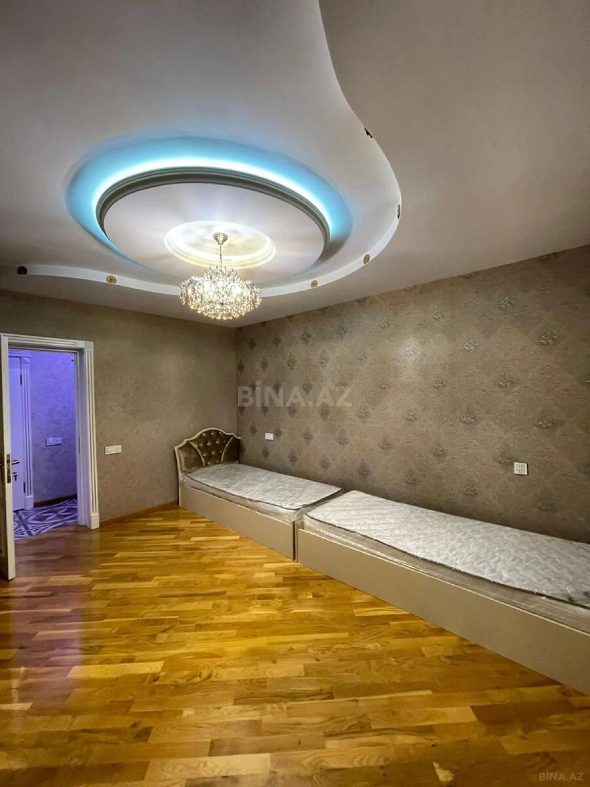 Kirayə verilir 2 otaqlı mənzil 140 m²