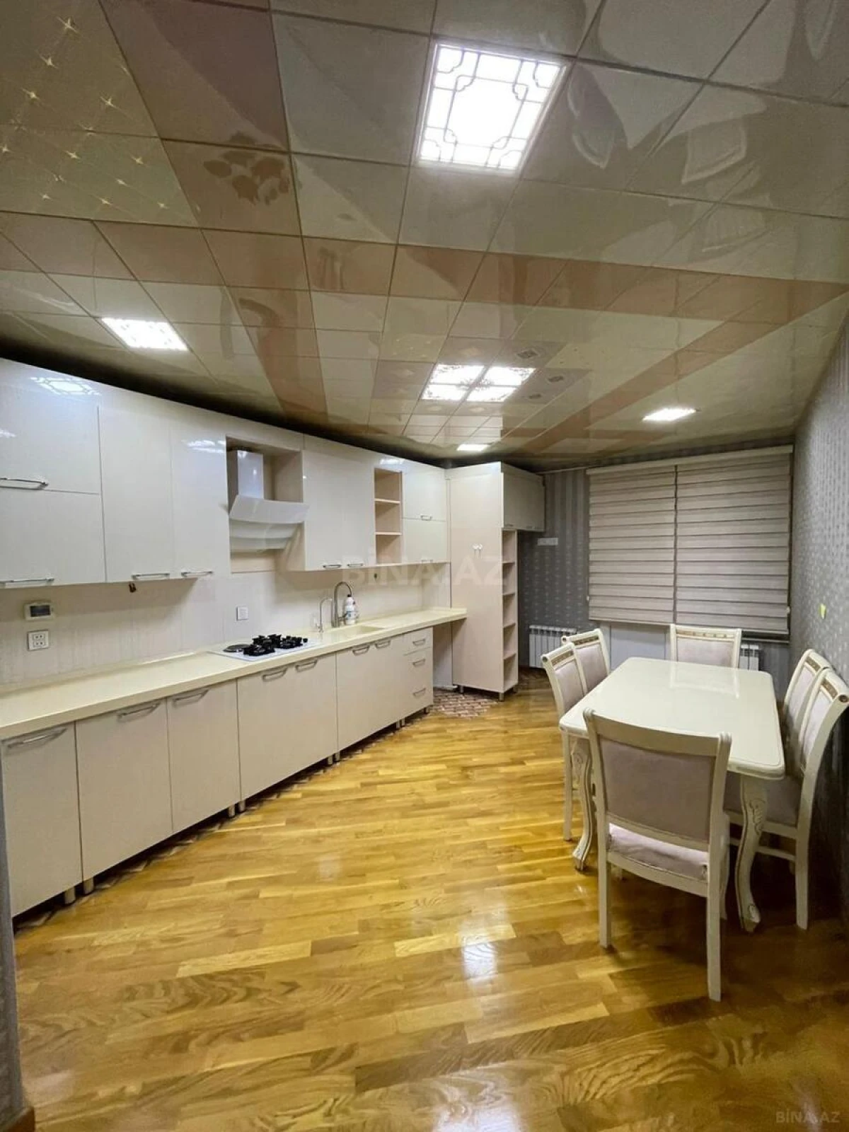 Kirayə verilir 2 otaqlı mənzil 140 m²