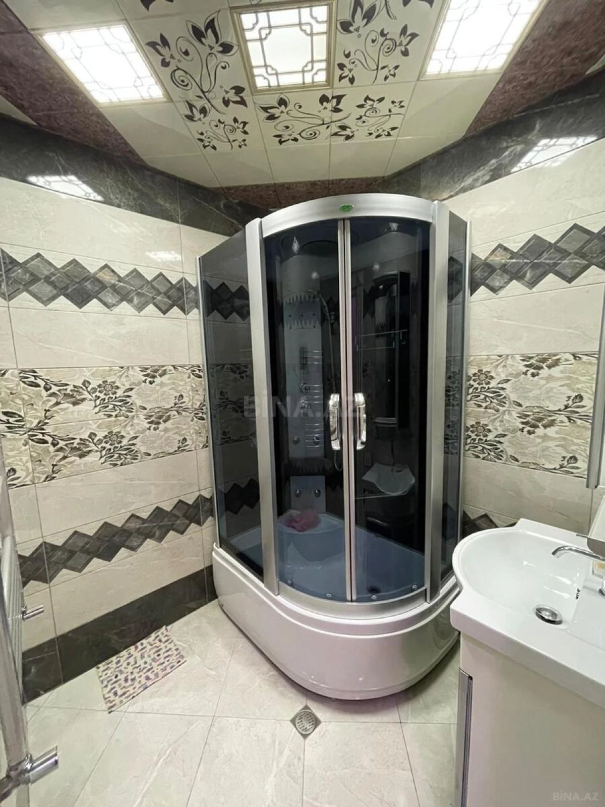 Kirayə verilir 2 otaqlı mənzil 140 m²