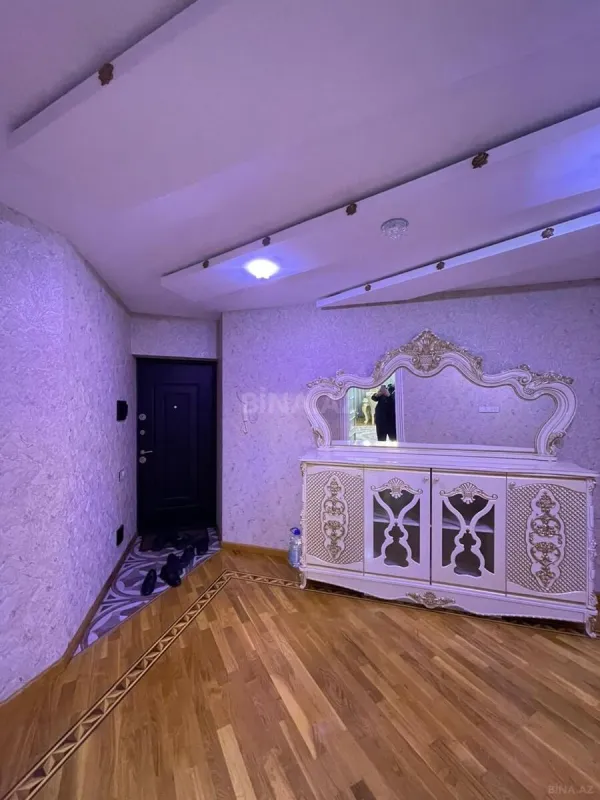 Kirayə verilir 2 otaqlı mənzil 140 m²