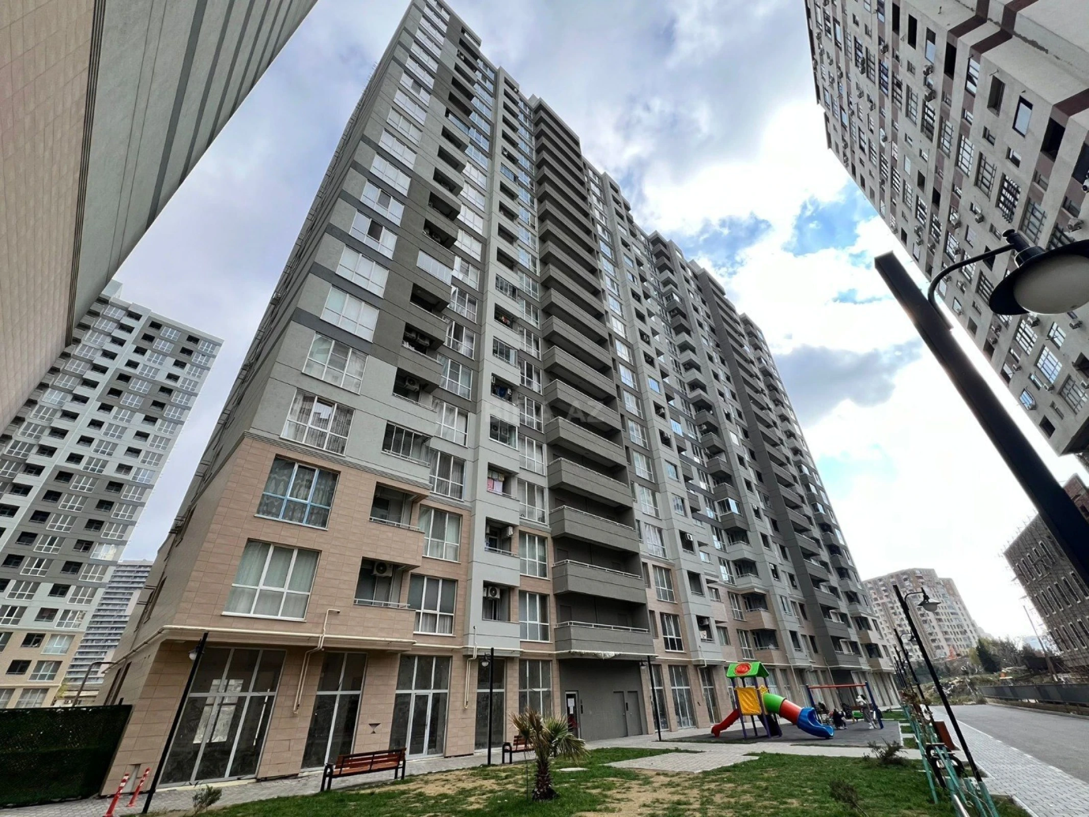 Satılır 2 otaqlı mənzil 47 m²