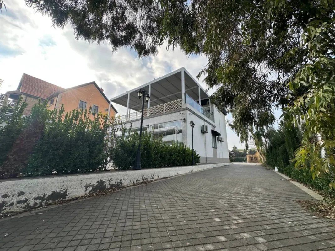 Satılır obyekt 850 m²