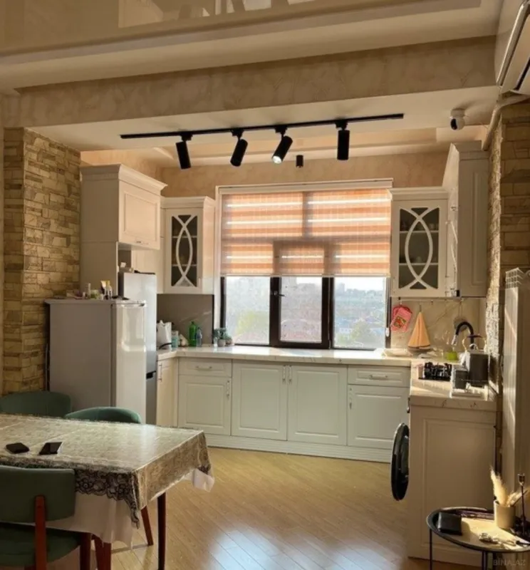 Kirayə verilir 2 otaqlı mənzil 70 m²