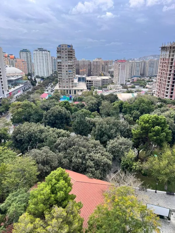 Satılır 5 otaqlı mənzil 280 m²