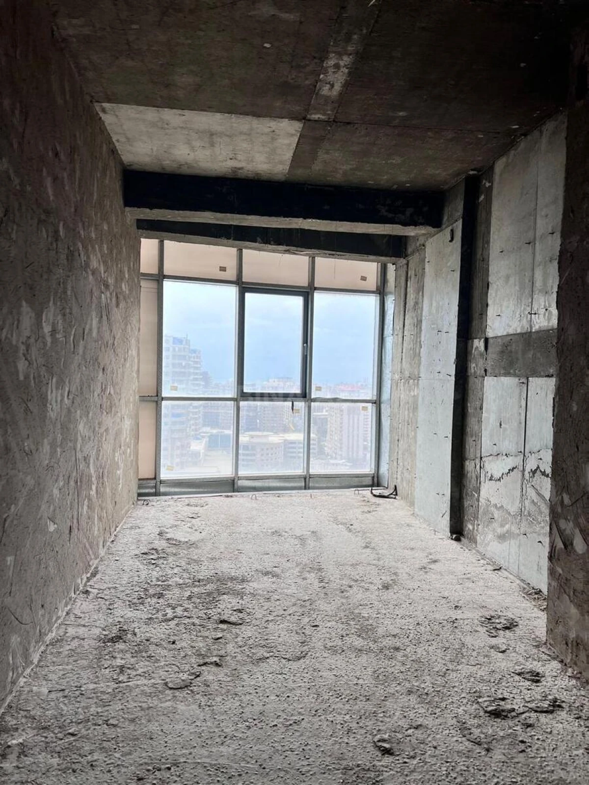 Satılır 5 otaqlı mənzil 280 m²