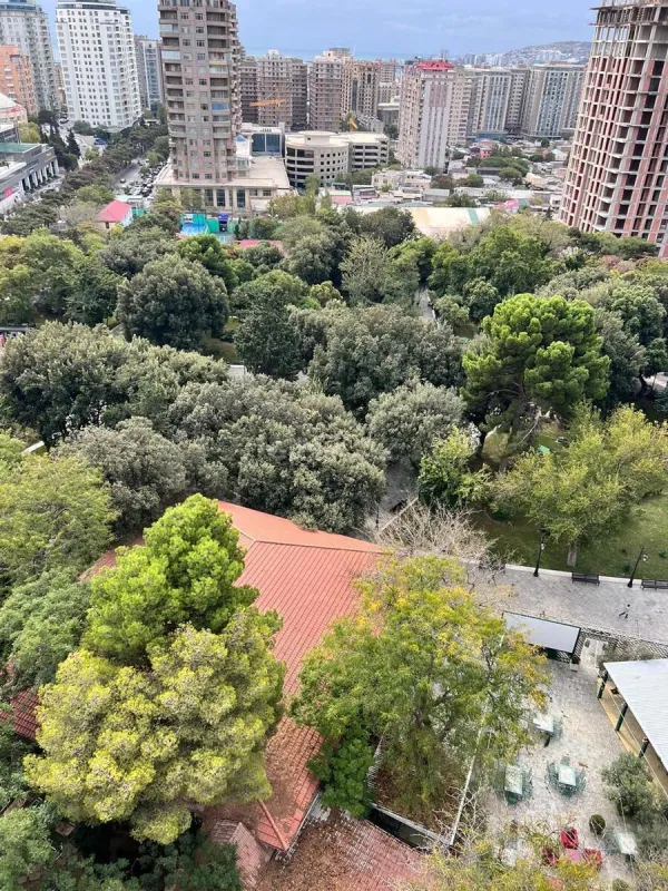 Satılır 5 otaqlı mənzil 280 m²