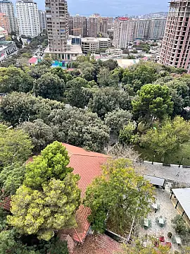 Satılır 5 otaqlı mənzil 280 m²