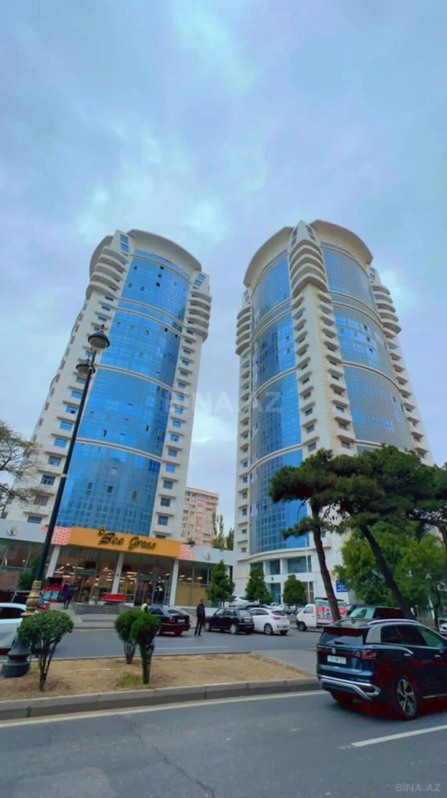 Satılır 5 otaqlı mənzil 280 m²