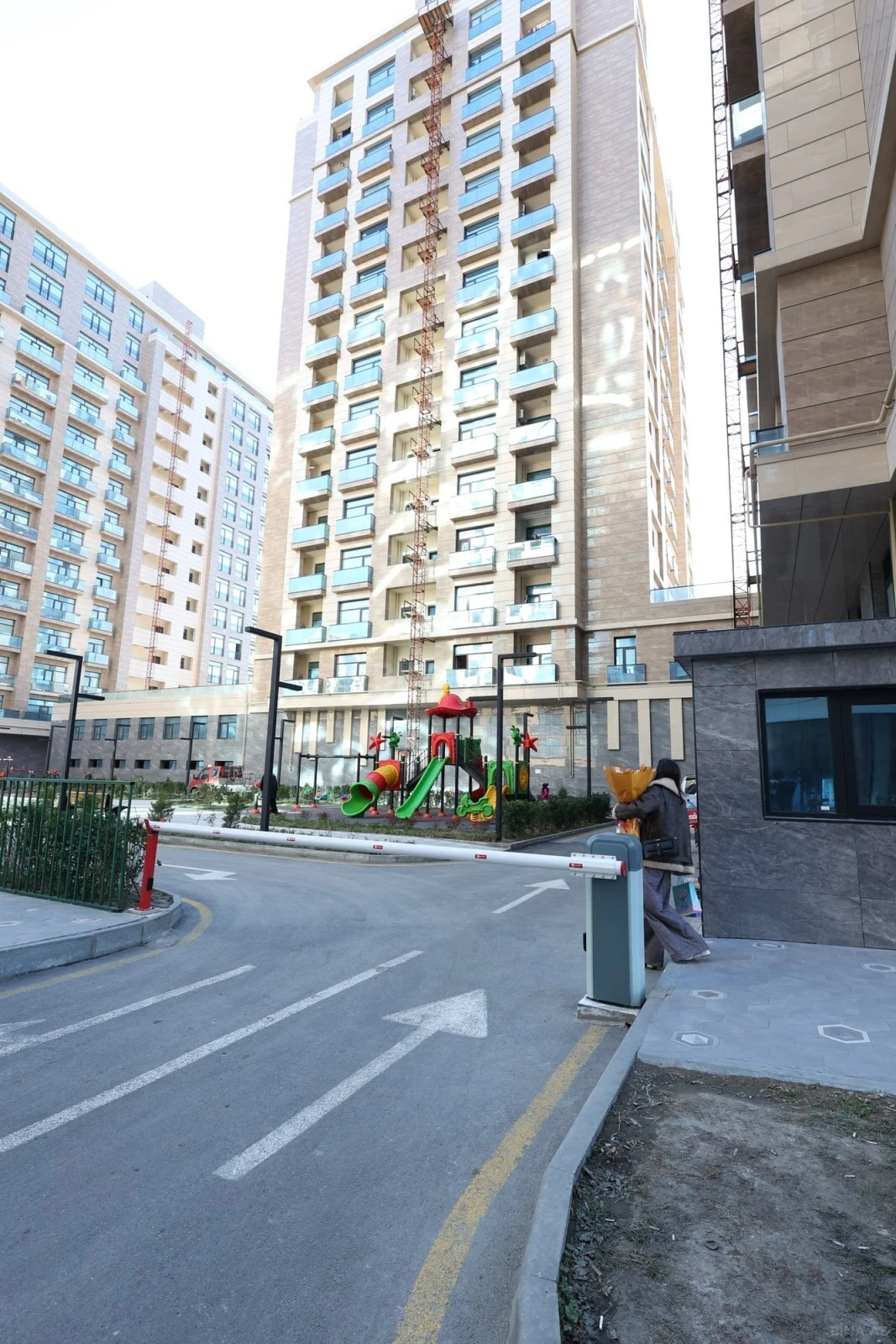 Satılır 3 otaqlı mənzil 107 m²