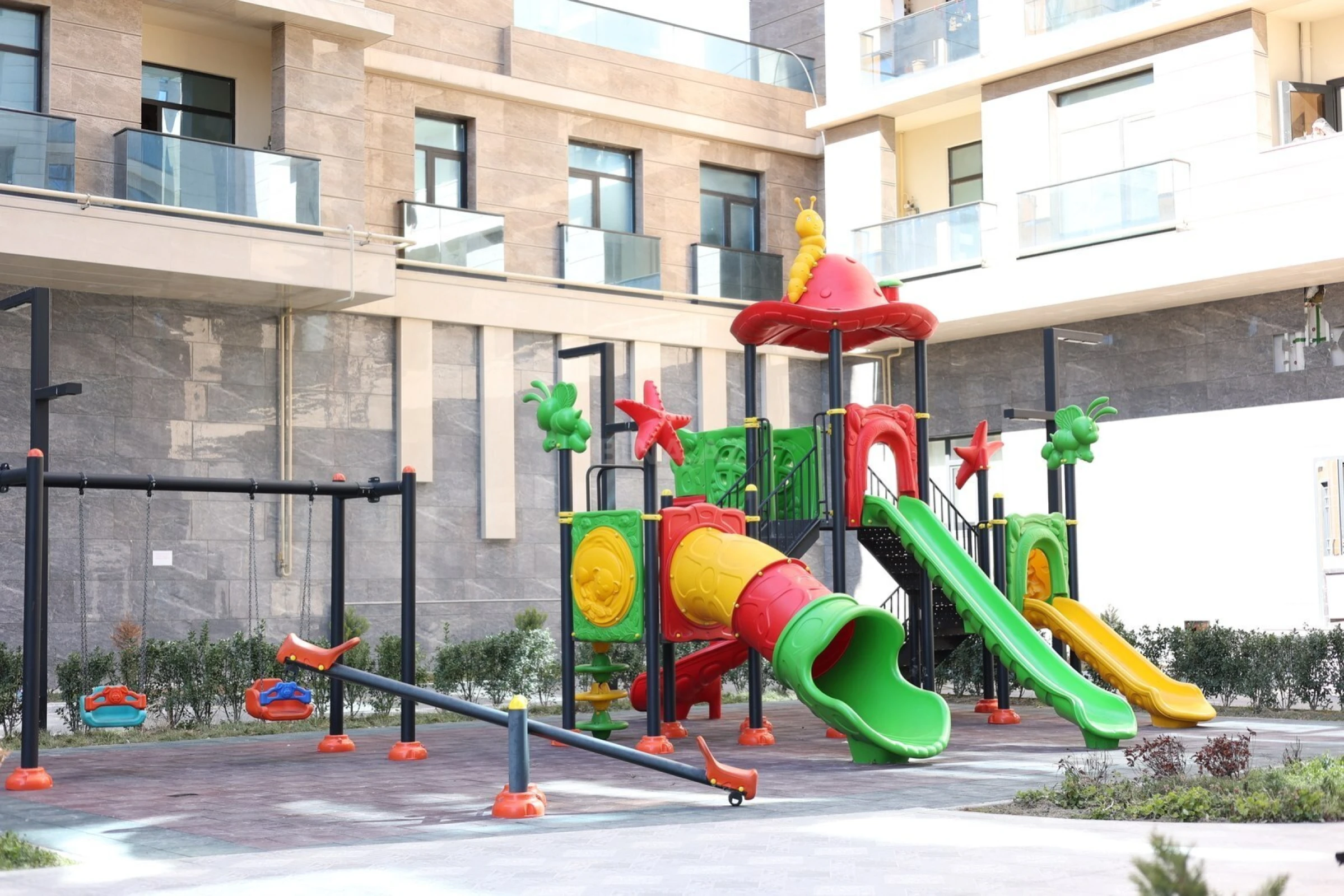 Satılır 3 otaqlı mənzil 107 m²