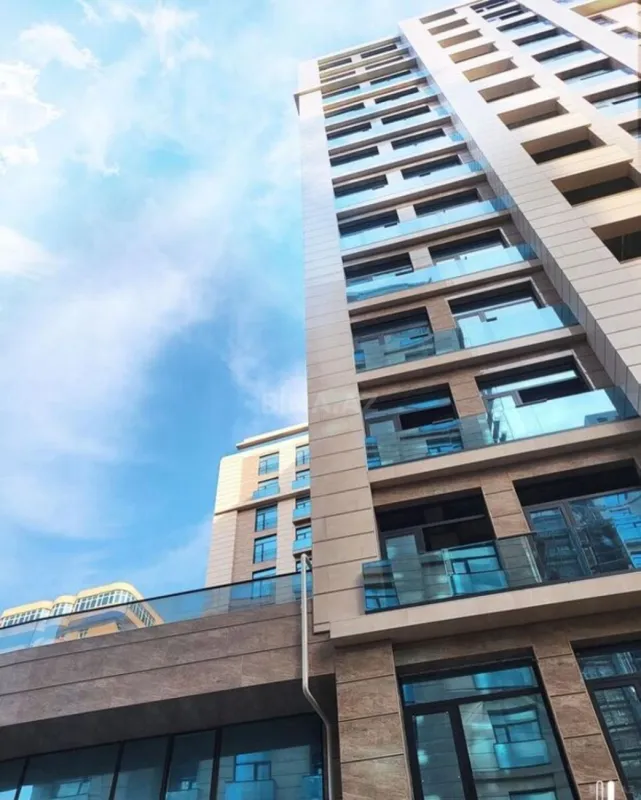 Satılır 3 otaqlı mənzil 107 m²