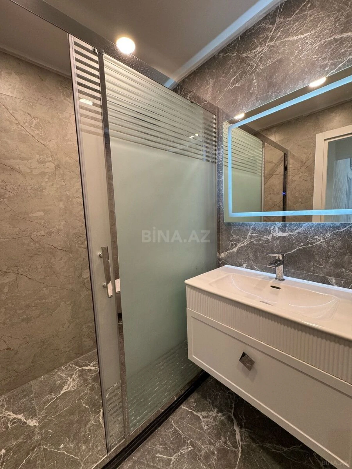 Satılır 3 otaqlı mənzil 115 m²