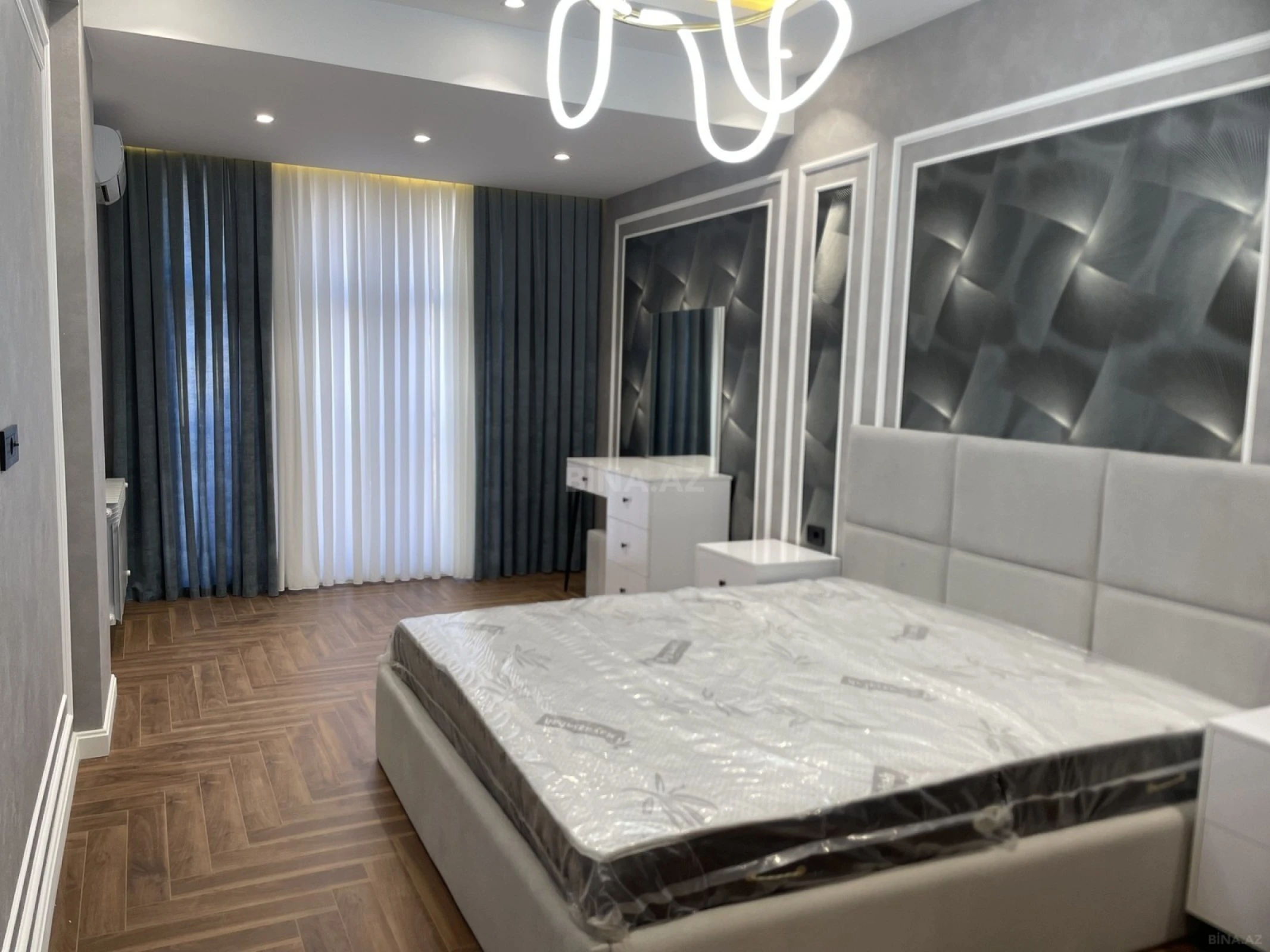 Satılır 3 otaqlı mənzil 115 m²