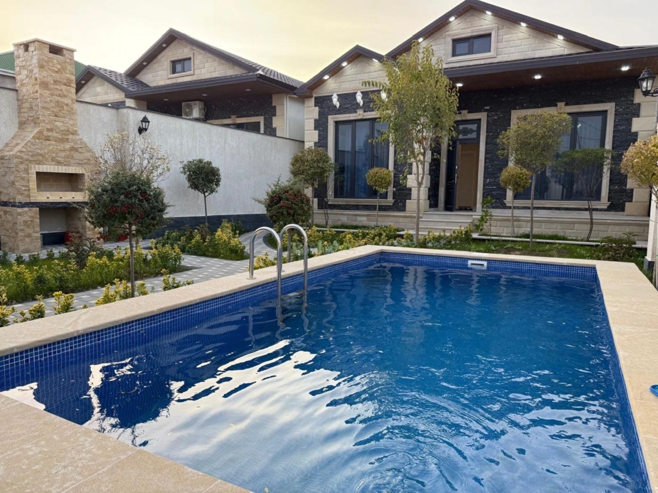 Kirayə verilir 4 otaqlı həyət evi 180 m²