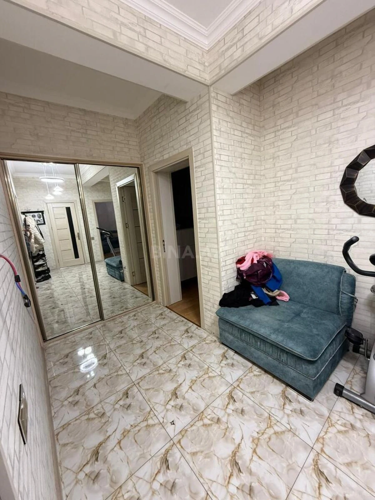 Satılır 2 otaqlı mənzil 83 m²