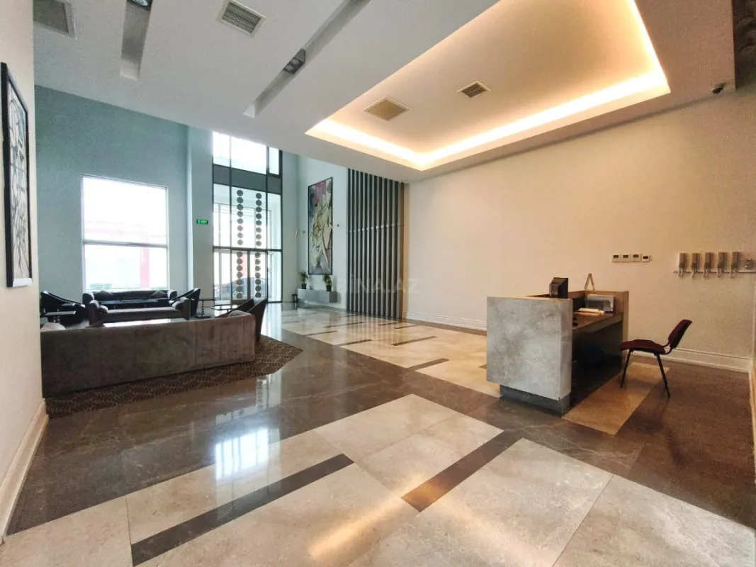 Satılır 4 otaqlı mənzil 210 m²