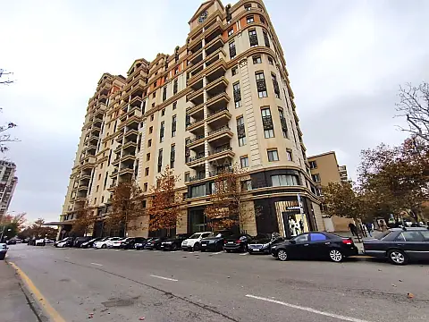 Satılır 4 otaqlı mənzil 210 m² — Bakı, Nizami 4 otaq 210.00 m²