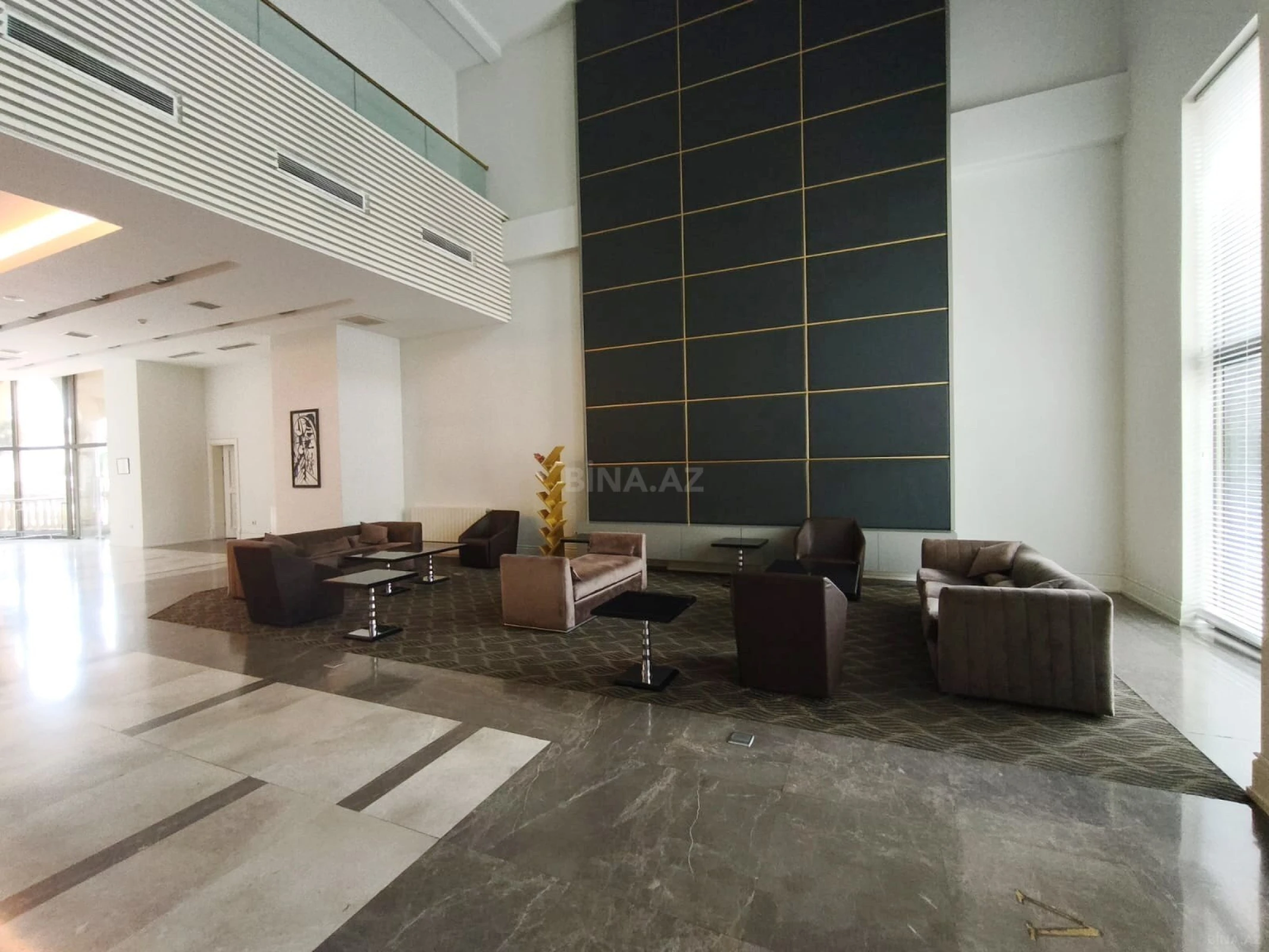 Satılır 4 otaqlı mənzil 210 m²