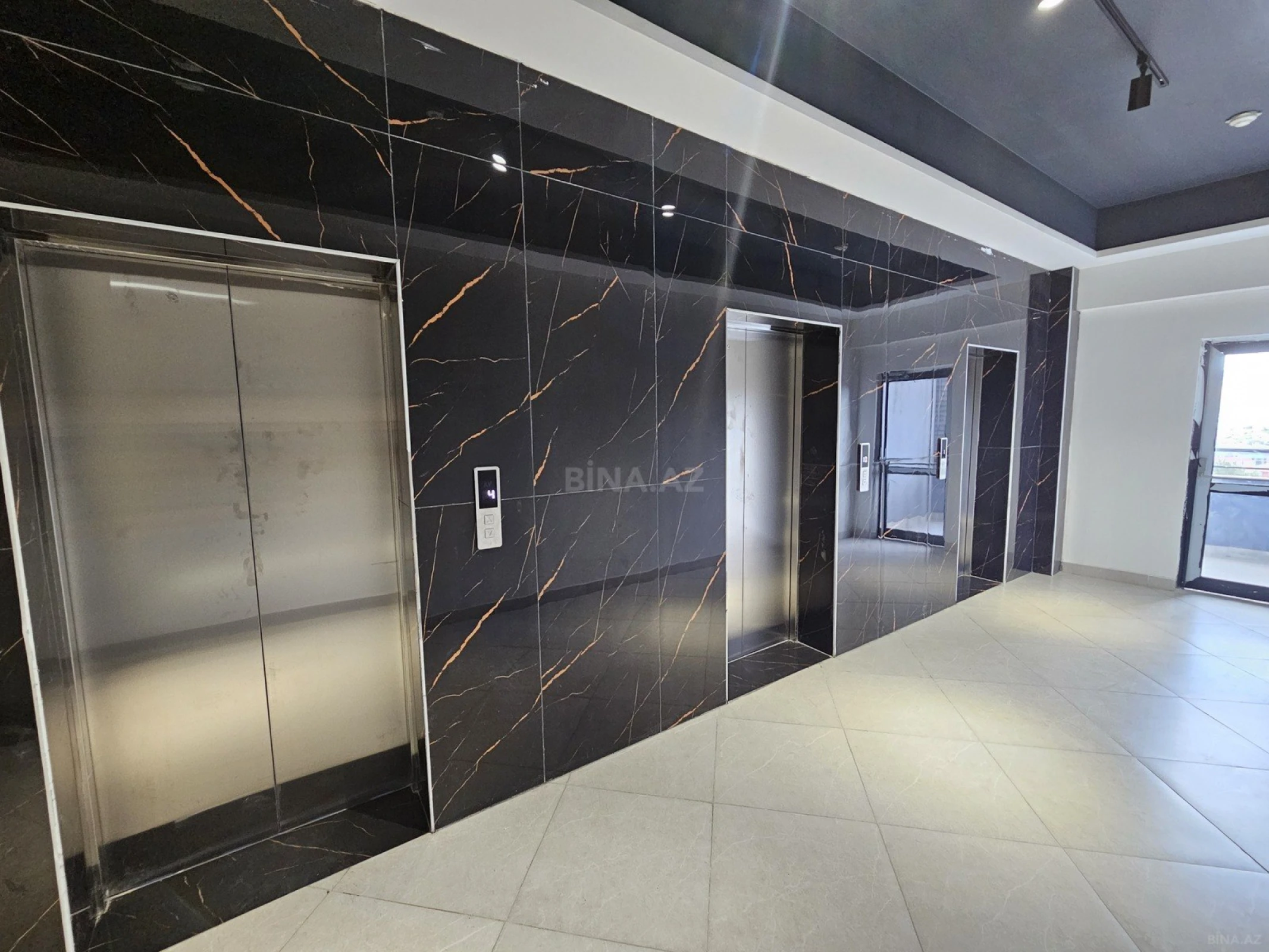 Satılır 4 otaqlı mənzil 166.5 m²