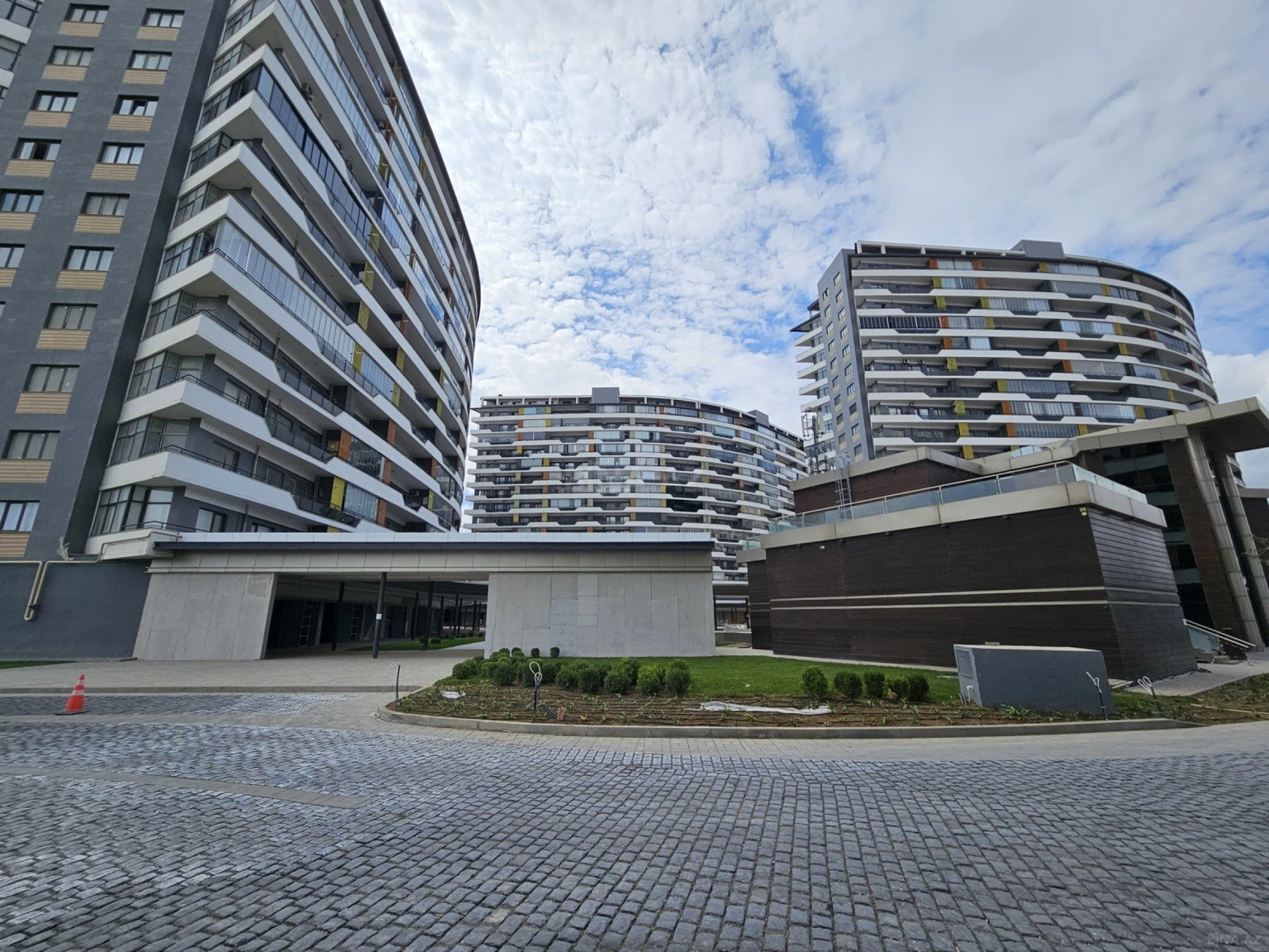 Satılır 4 otaqlı mənzil 166.5 m²