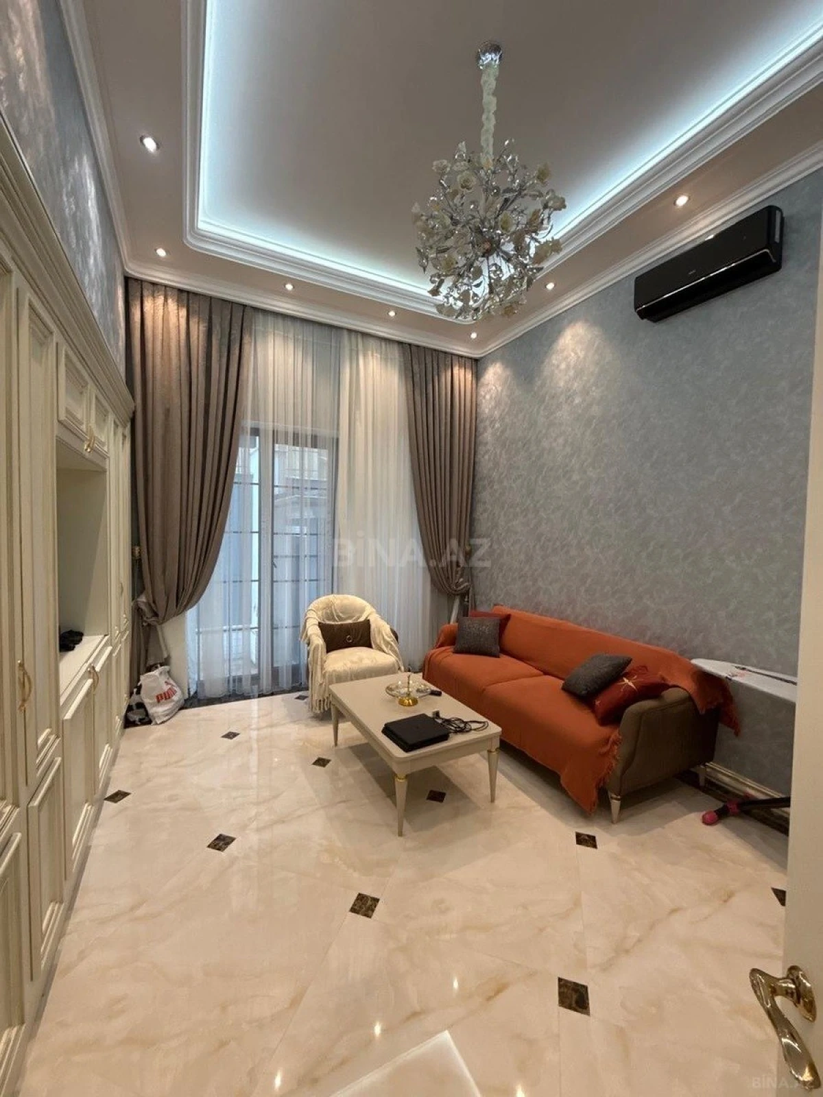 Kirayə verilir 7 otaqlı həyət evi 650 m²