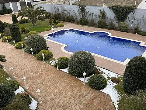 Kirayə verilir 7 otaqlı həyət evi 650 m²