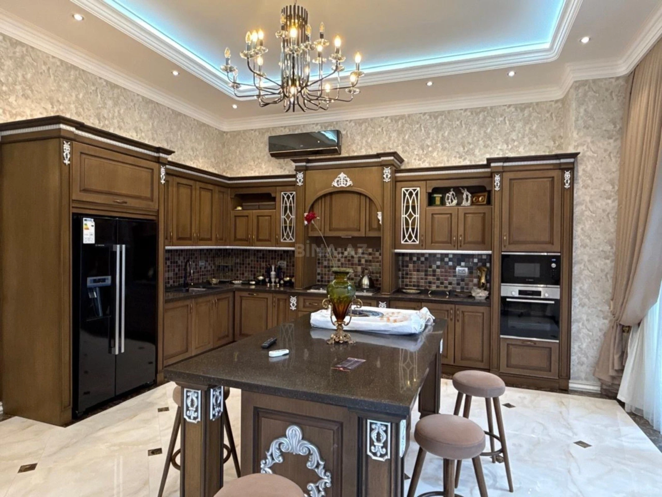 Kirayə verilir 7 otaqlı həyət evi 650 m²