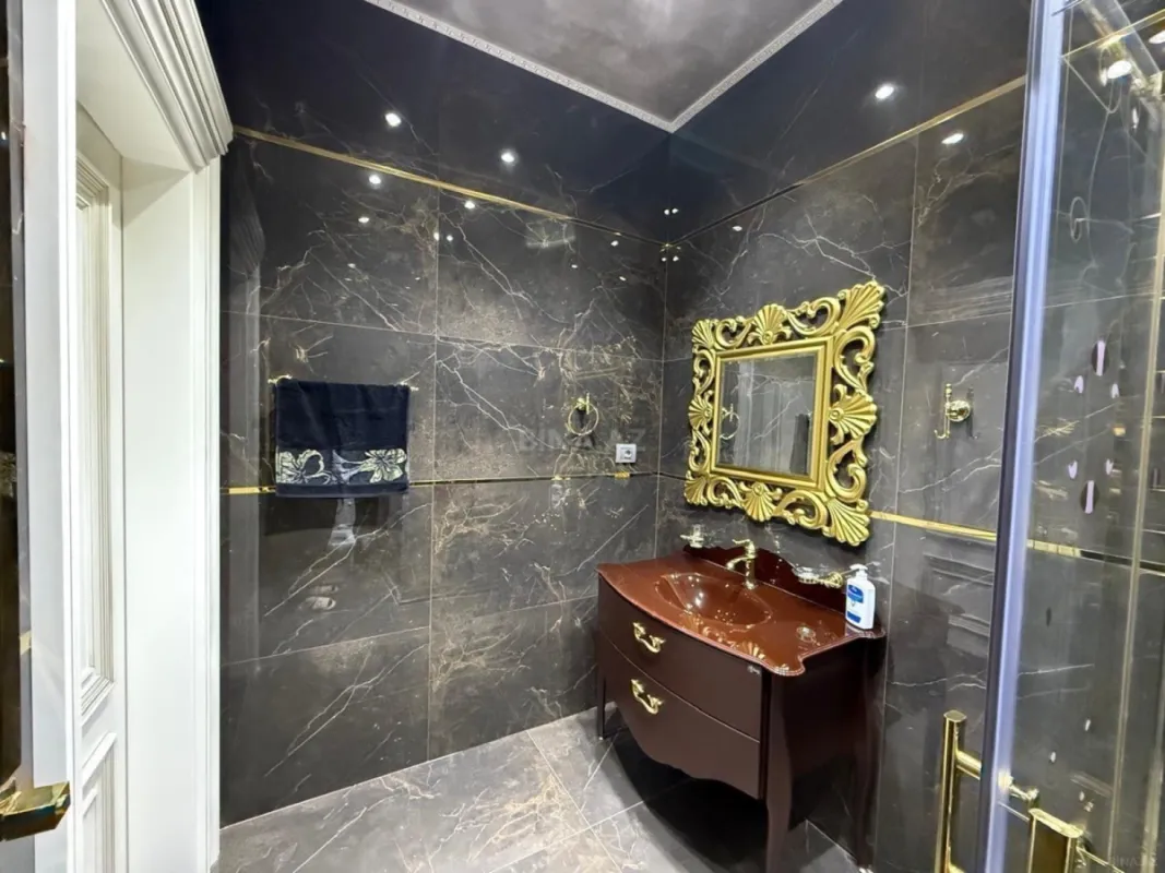 Kirayə verilir 7 otaqlı həyət evi 650 m²