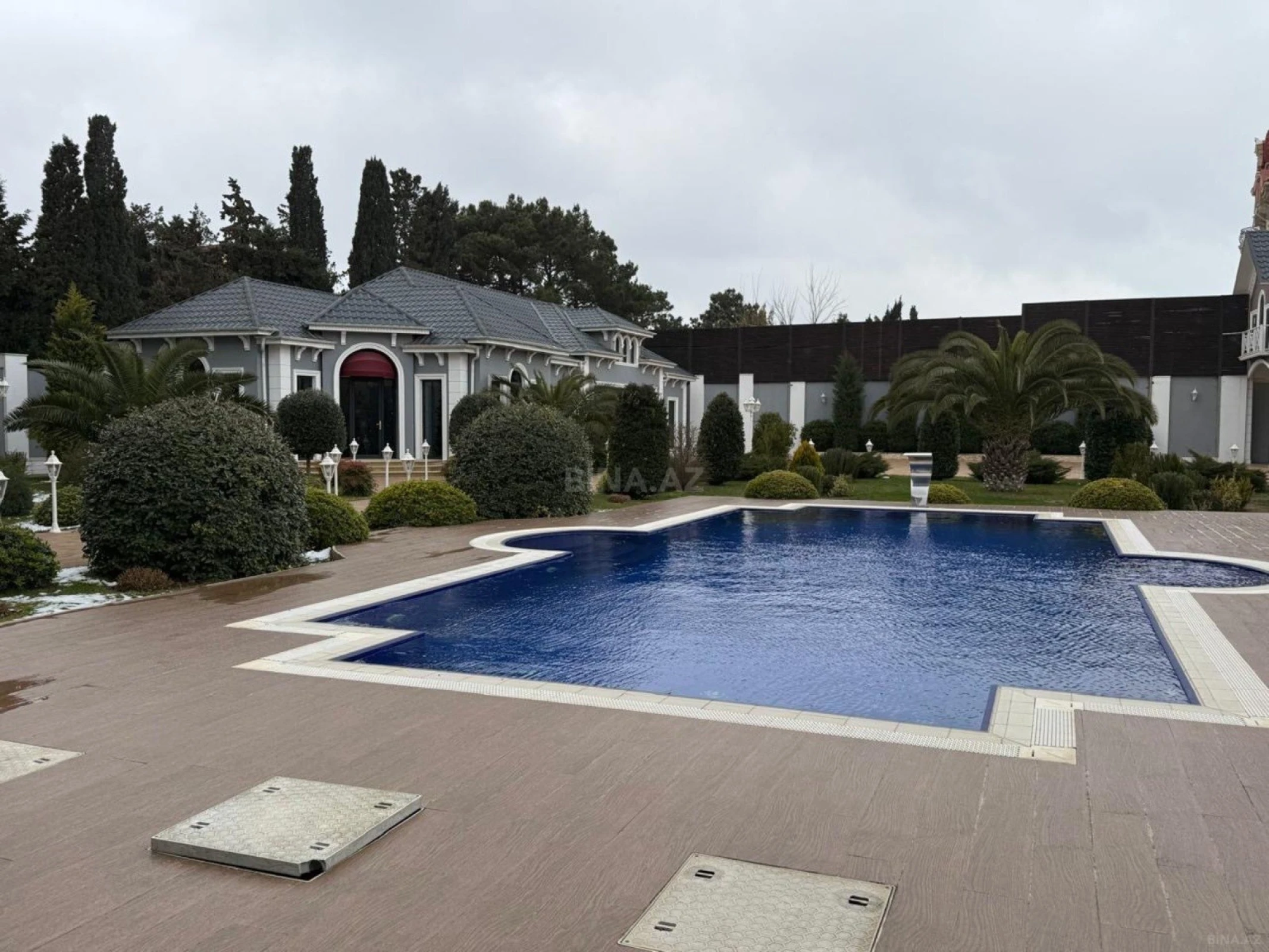 Kirayə verilir 7 otaqlı həyət evi 650 m²