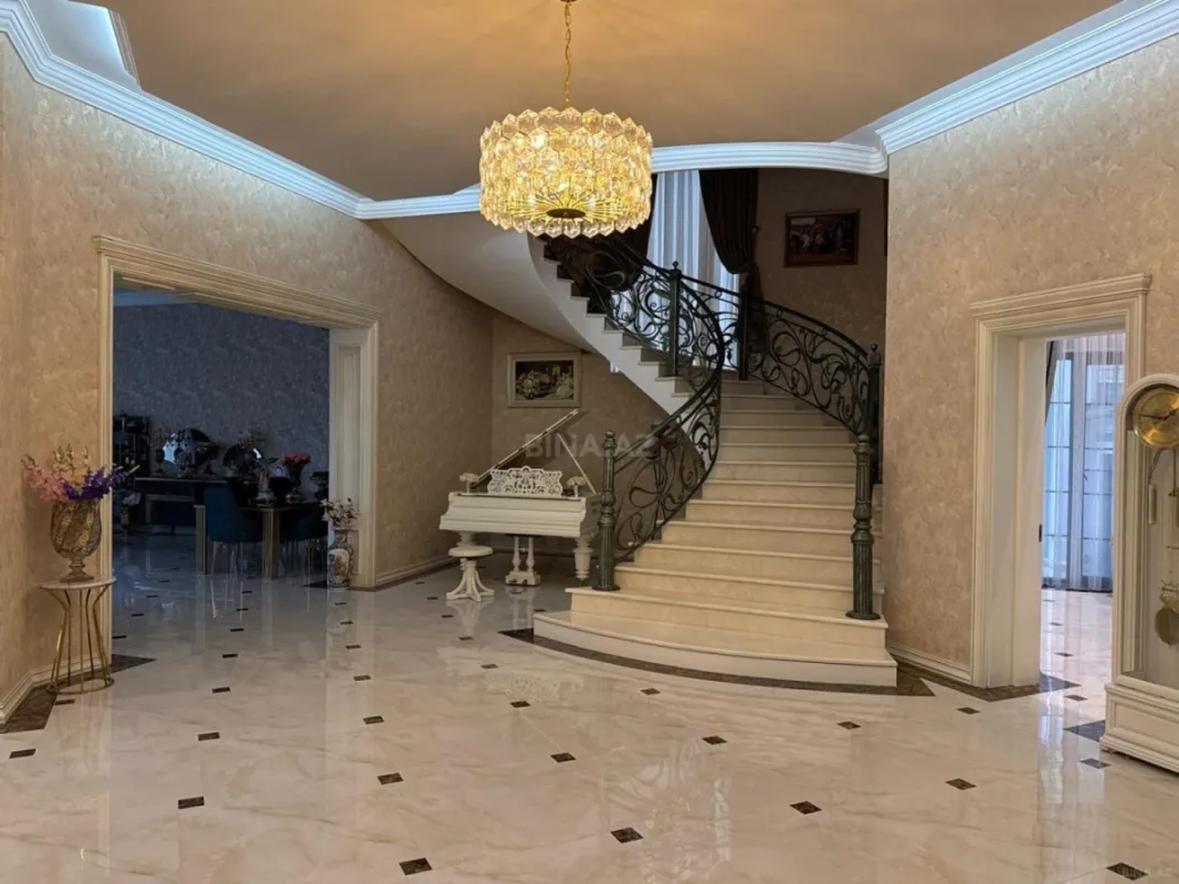 Kirayə verilir 7 otaqlı həyət evi 650 m²