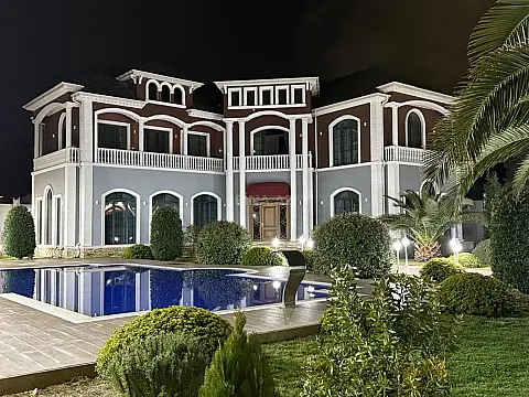 Kirayə verilir 7 otaqlı həyət evi 650 m²