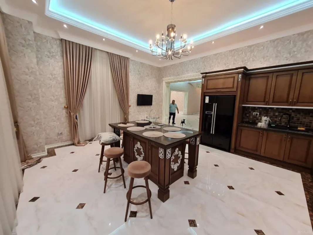 Kirayə verilir 7 otaqlı həyət evi 650 m²