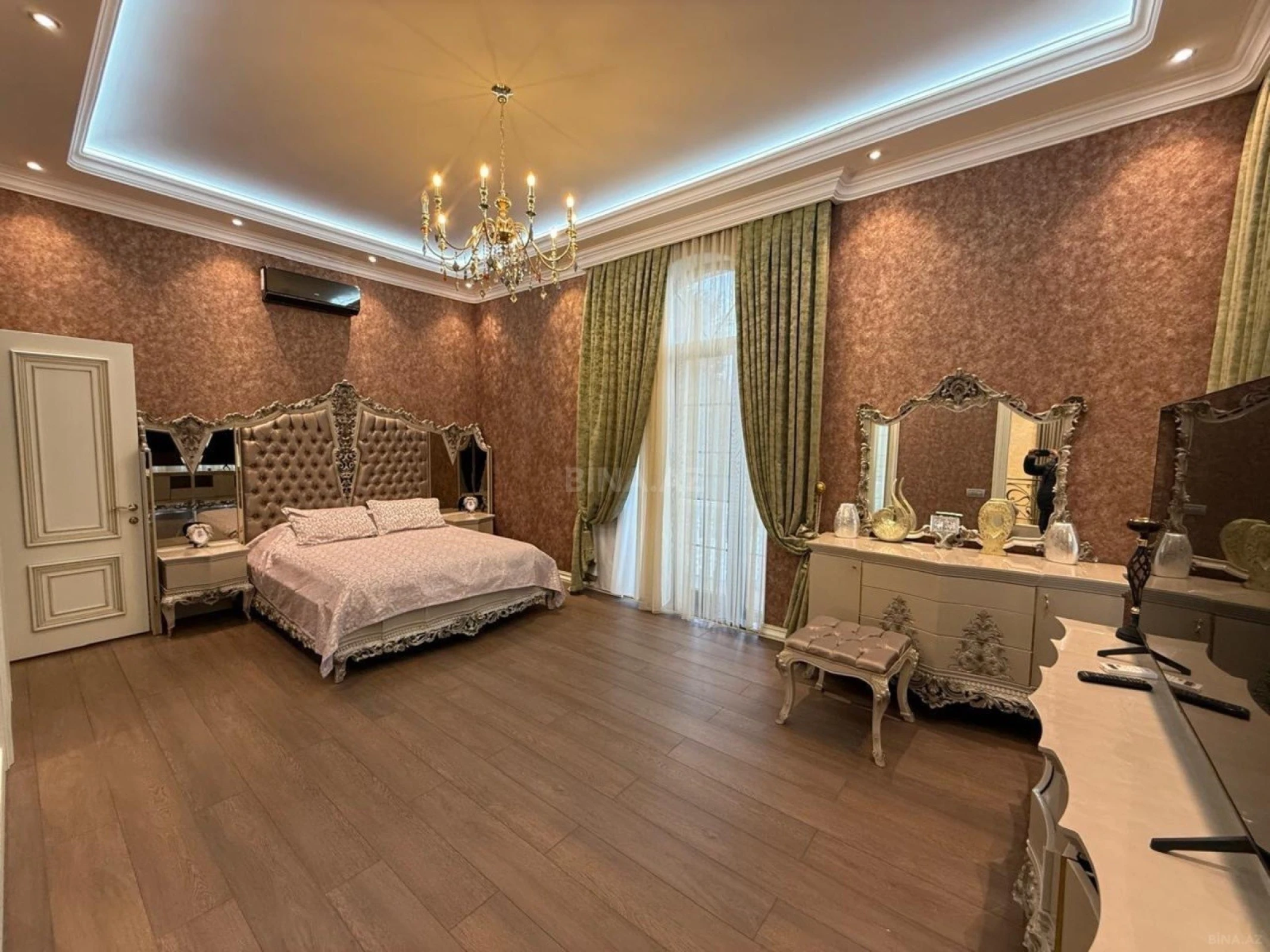 Kirayə verilir 7 otaqlı həyət evi 650 m²