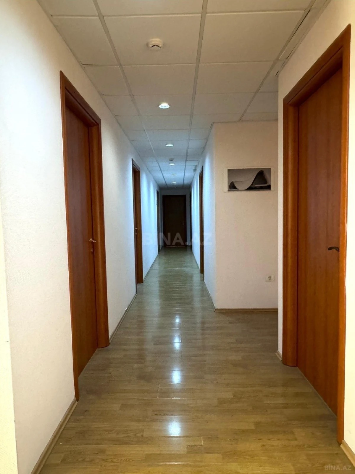 Kirayə verilir 20 otaqlı ofis 1757 m²