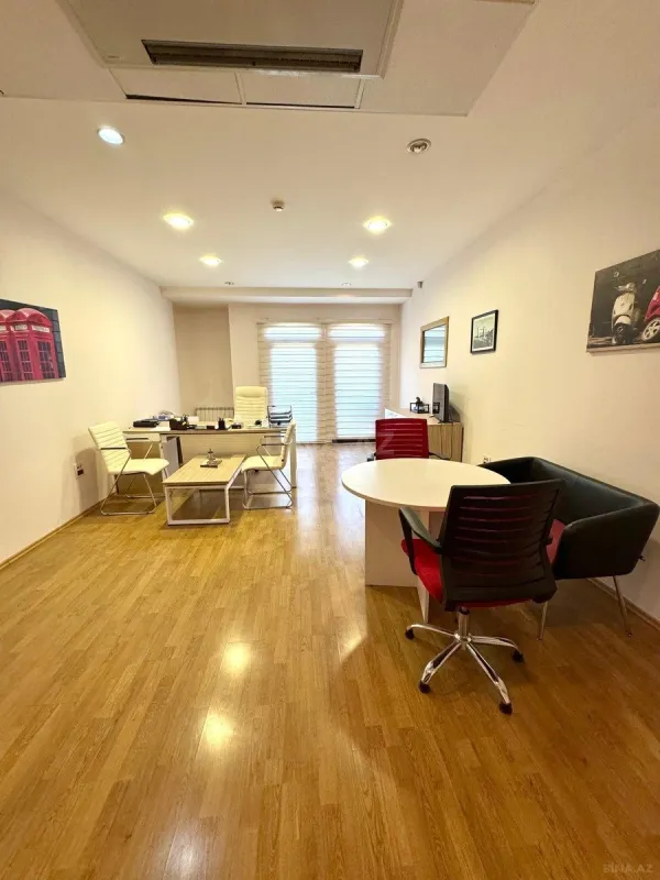 Kirayə verilir 20 otaqlı ofis 1757 m²