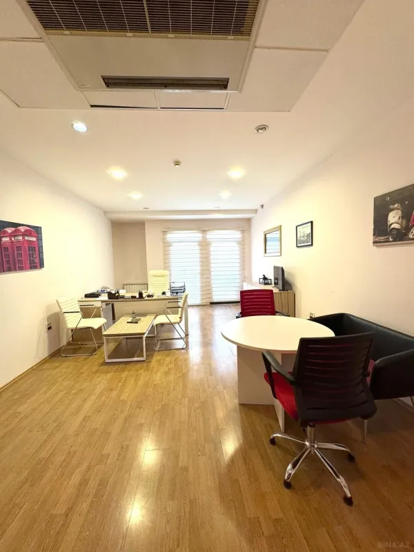 Kirayə verilir 20 otaqlı ofis 1757 m²