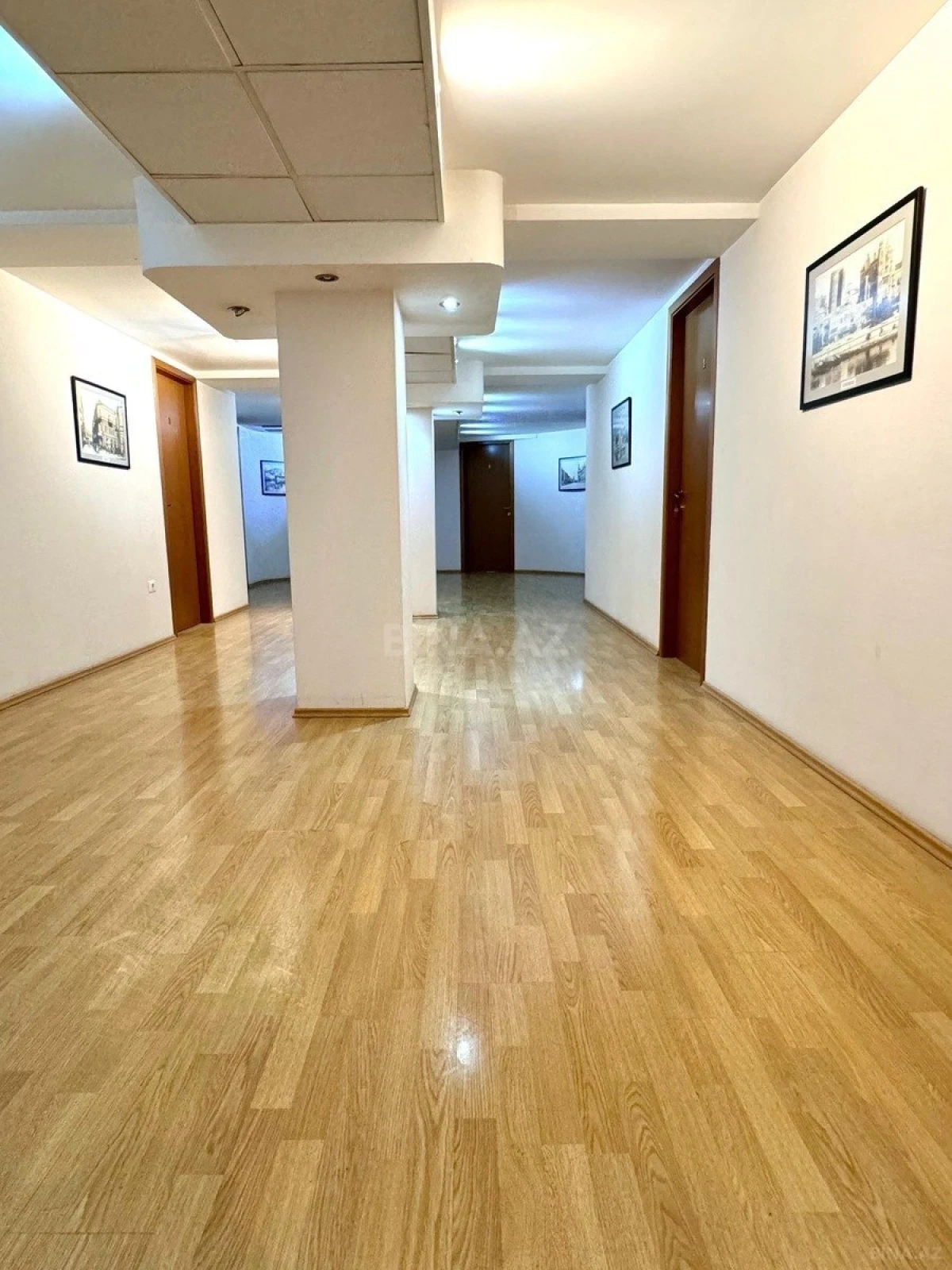 Kirayə verilir 20 otaqlı ofis 1757 m²