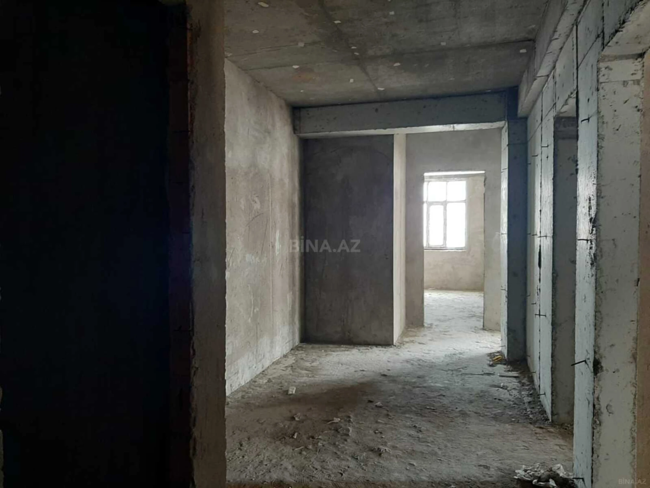 Satılır 4 otaqlı mənzil 182 m²