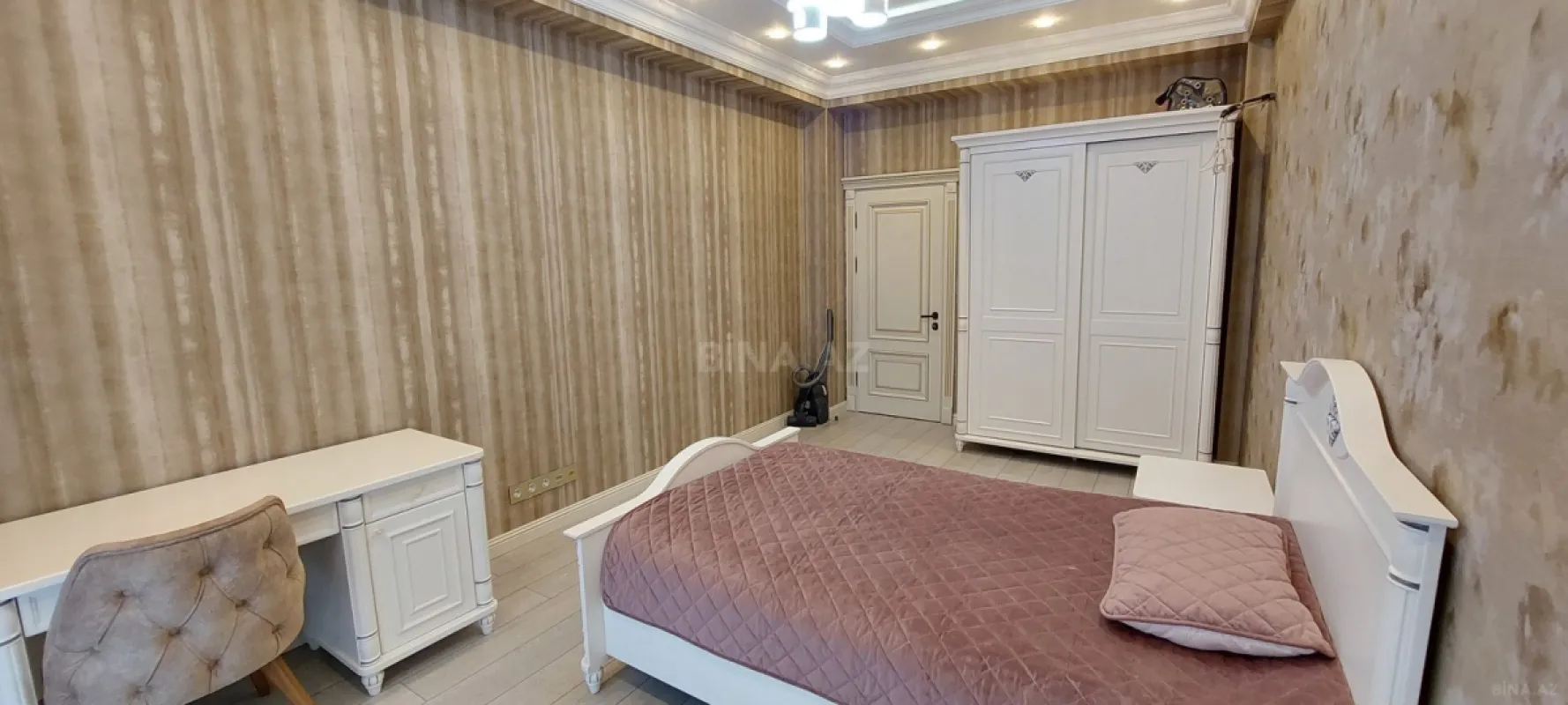 Kirayə verilir 4 otaqlı mənzil 160 m²