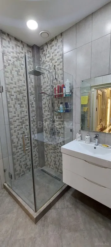Kirayə verilir 4 otaqlı mənzil 160 m²