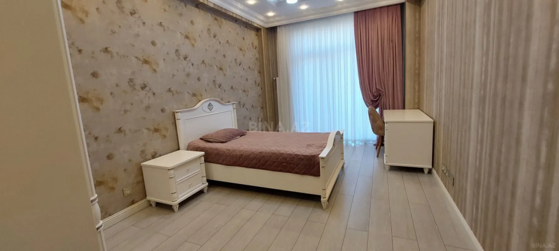 Kirayə verilir 4 otaqlı mənzil 160 m²