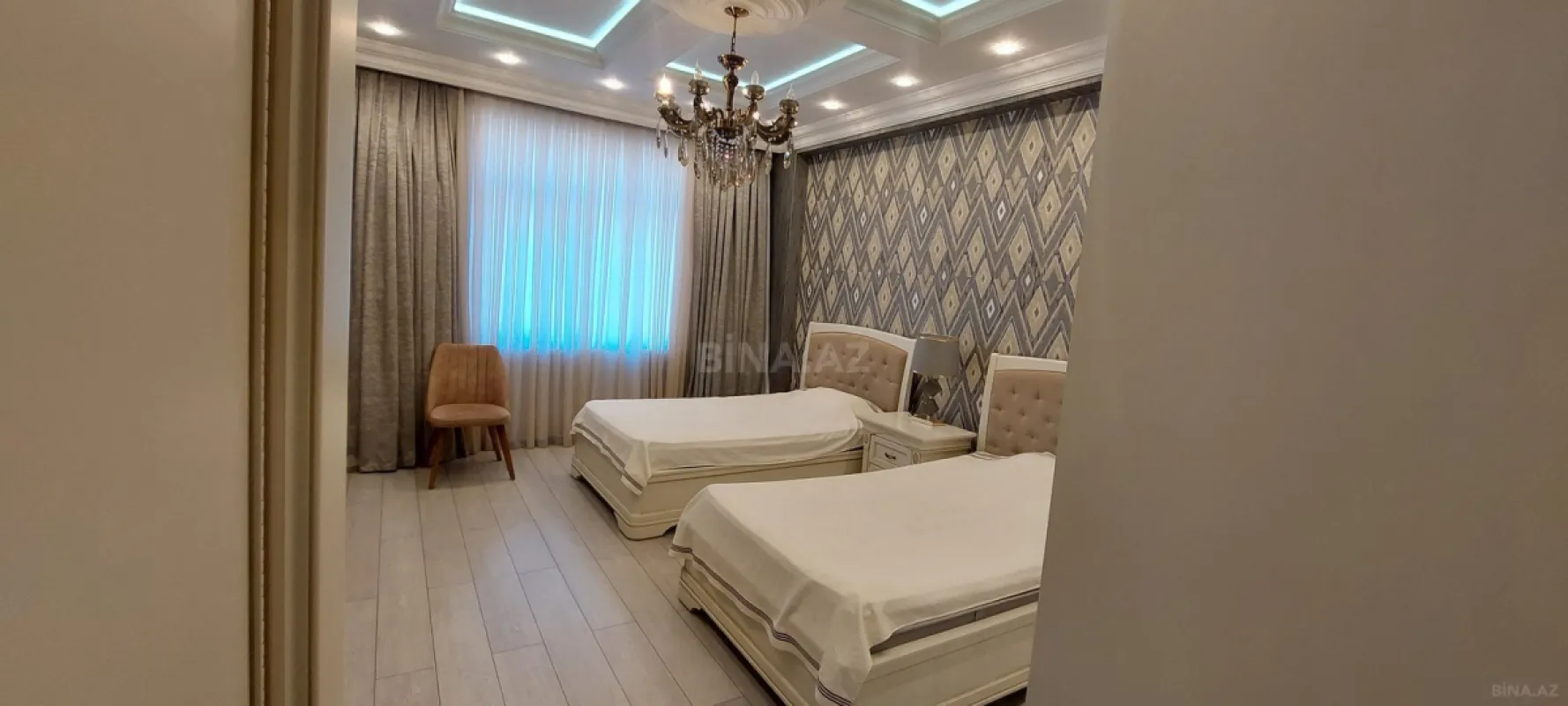 Kirayə verilir 4 otaqlı mənzil 160 m²