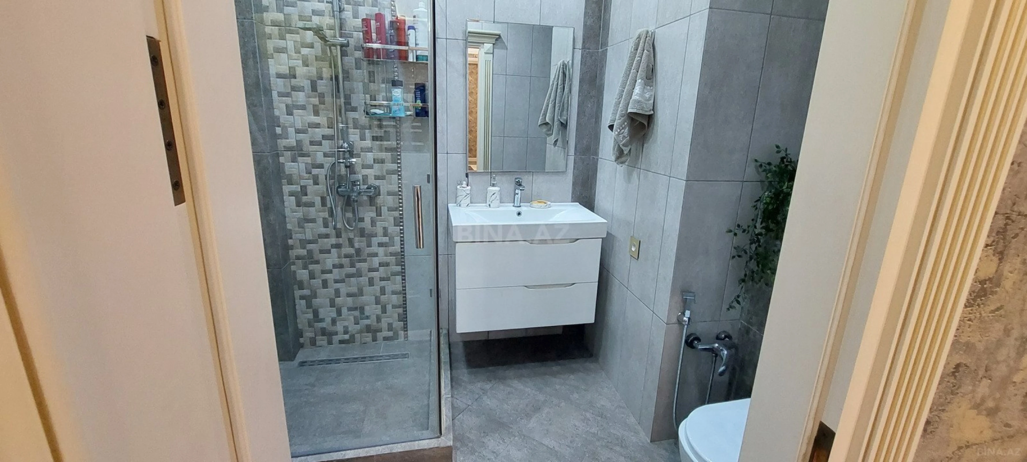 Kirayə verilir 4 otaqlı mənzil 160 m²