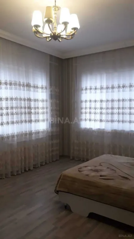 Satılır 9 otaqlı həyət evi 300 m²