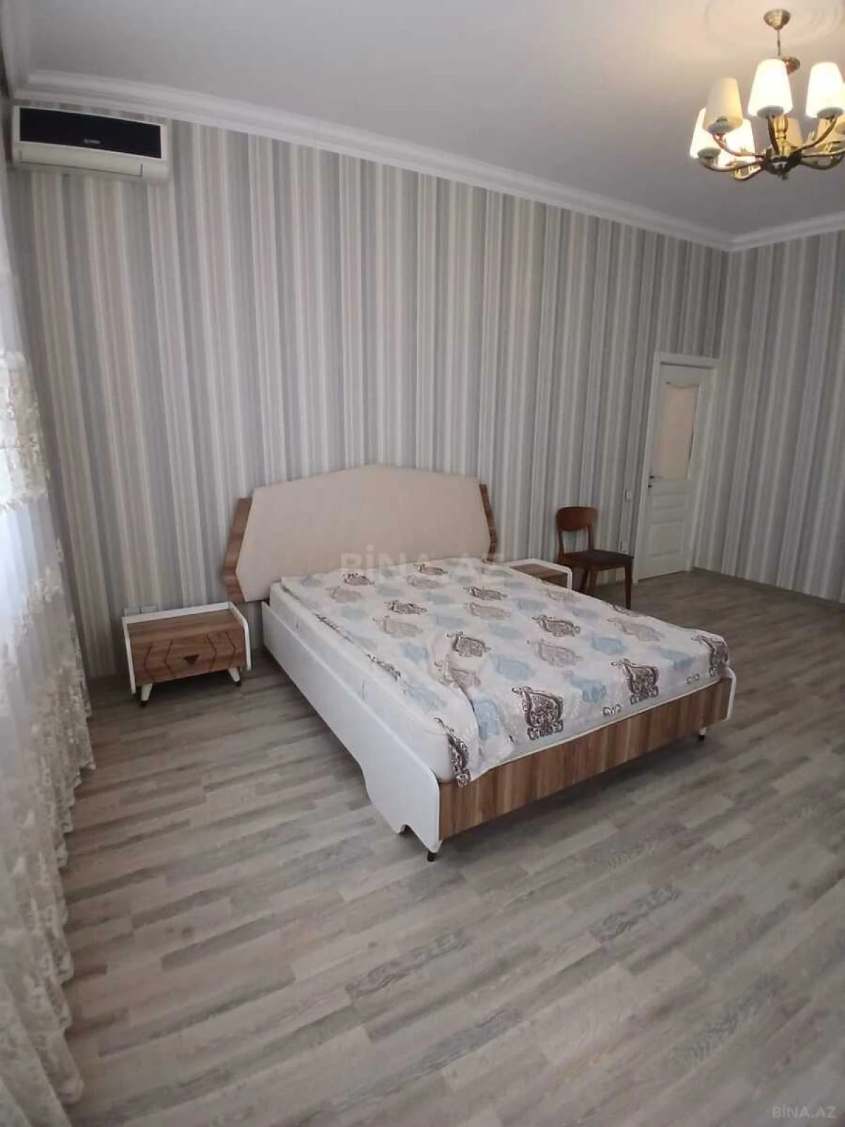 Satılır 9 otaqlı həyət evi 300 m²