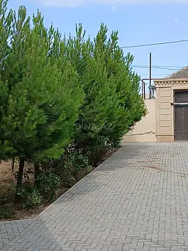 Satılır 9 otaqlı həyət evi 300 m²