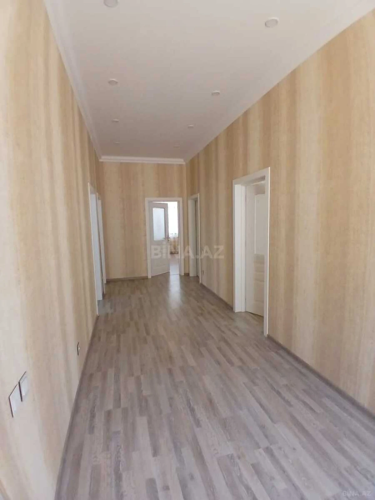 Satılır 9 otaqlı həyət evi 300 m²
