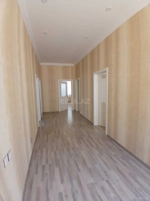 Satılır 9 otaqlı həyət evi 300 m²