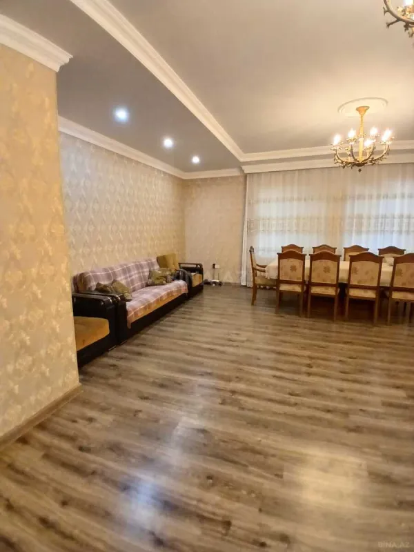 Satılır 9 otaqlı həyət evi 300 m²